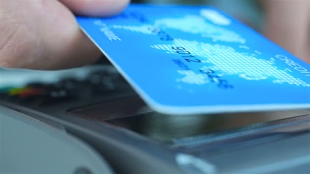 Hand Customer Holding Credit Card Hear Nfc Pos Terminal Transaction — Vídeo de stock