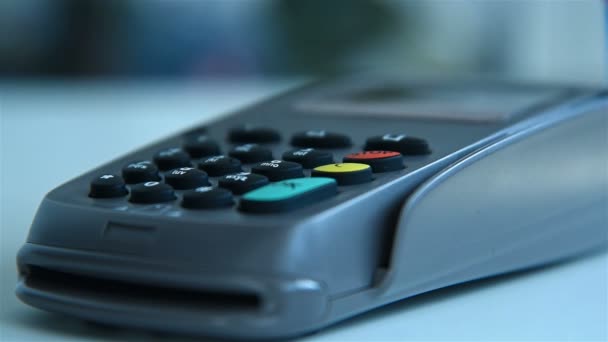 Ustomer Vinger Dials Pin Code Bank Terminal Elektronisch Geld Het — Stockvideo