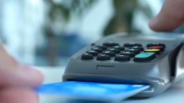 Pos Terminalinin Mavi Kredi Kartıyla El Aracı Şifresi. Çevrimiçi ödeme ve elektronik. Kapat.
