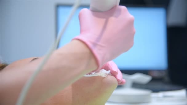 Zahnarzt Mit Intraoralscanner Zum Scannen Der Zähne Von Patienten Der — Stockvideo