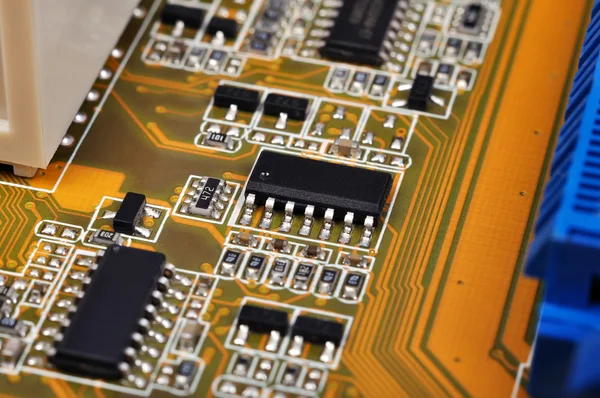 Placa de circuito con microchips —  Fotos de Stock