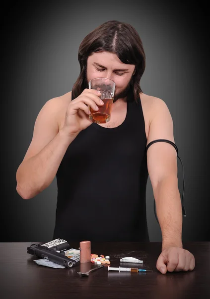 Man dricker alkohol — Stockfoto