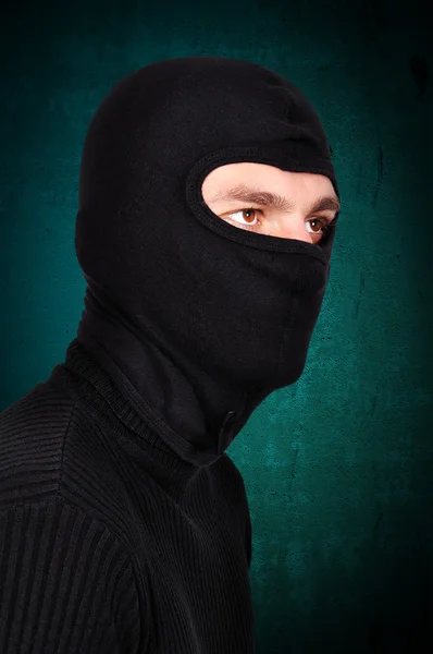 Террорист в маске — стоковое фото