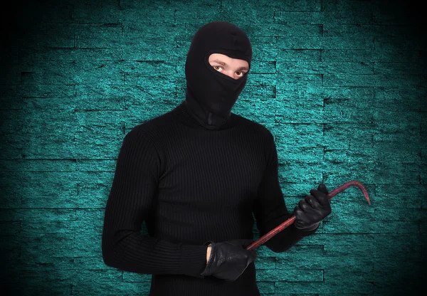 Soyguncu ile tırnak çektirme