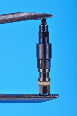 Cımbız diş implant