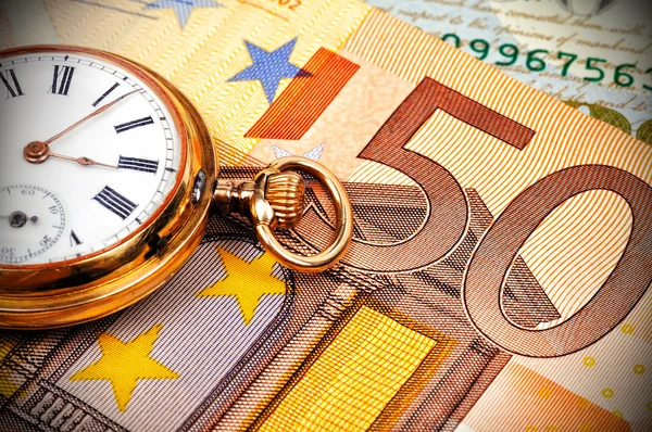 Orologio e banconote in euro — Foto Stock