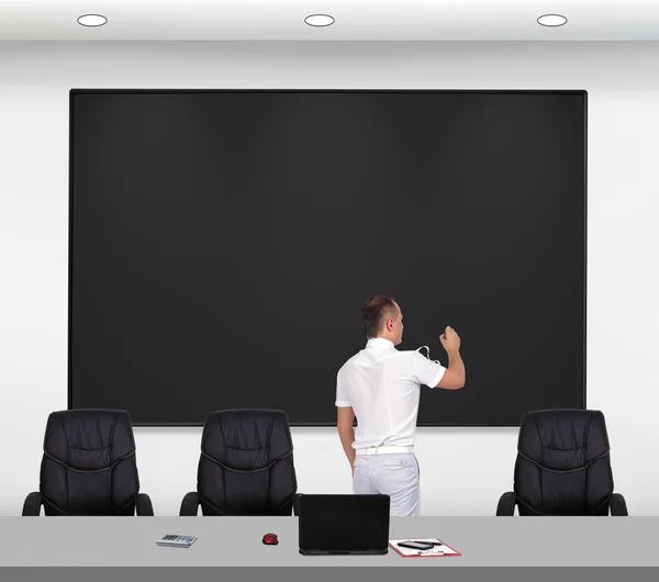 黒板を描くビジネスマン — ストック写真