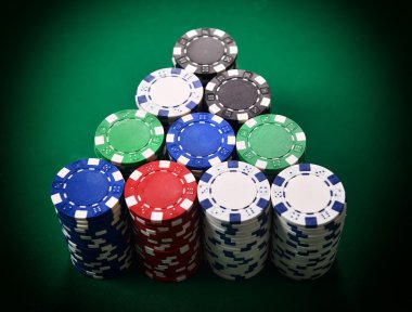 poker fişleri yığını