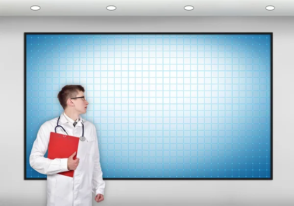 Doctor looking to screen — Stock Photo, Image