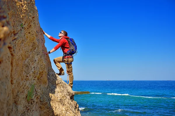 Man climbing up — Stock Photo, Image