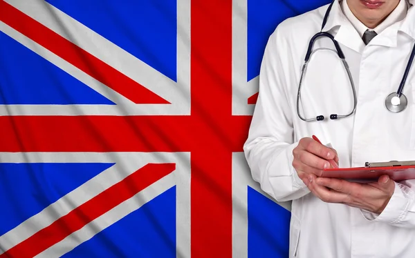 Doctor and United Kingdom flag — Zdjęcie stockowe