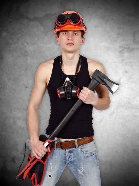 Young handyman with ax — Stock Photo, Image