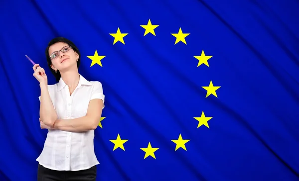 女商人和欧洲联盟的旗帜 — 图库照片