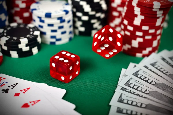 Padající kostky poker — Stock fotografie