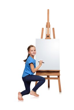 şövale üzerinde çizim kız