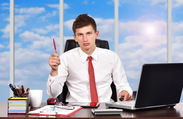 Empresario con Pluma Roja —  Fotos de Stock