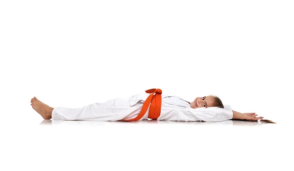 Karate dziewczyna leżąc — Zdjęcie stockowe