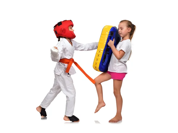 Karate-Mädchen es erfüllt Schläge Hand — Stockfoto