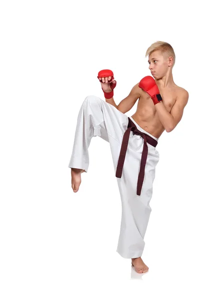 Karate çocuk kırmızı eldivenli — Stok fotoğraf