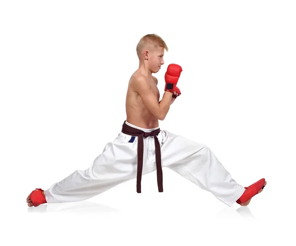 Karate fiú ül egy zsineg — Stock Fotó