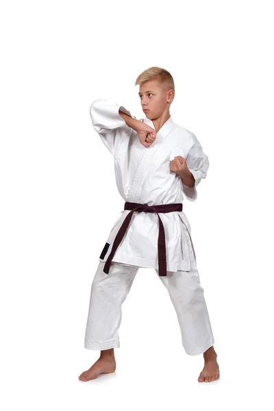 Karate chłopca w kimono walki — Zdjęcie stockowe