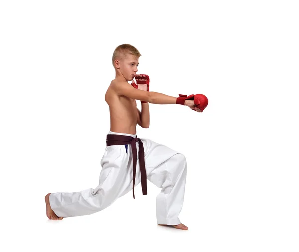 Jongen maken karate punch — Stockfoto