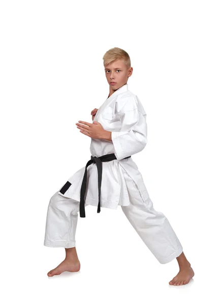 Karate-Junge im Kimono-Kampf — Stockfoto