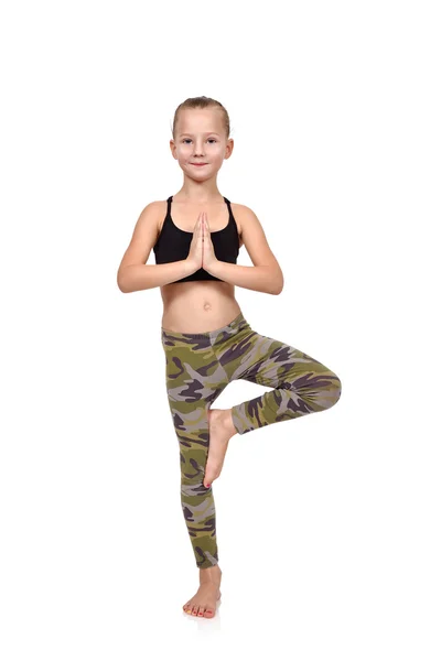 Meisje doen yoga oefeningen — Stockfoto