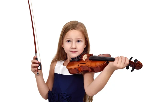 Маленькая девочка играет на скрипке о — стоковое фото