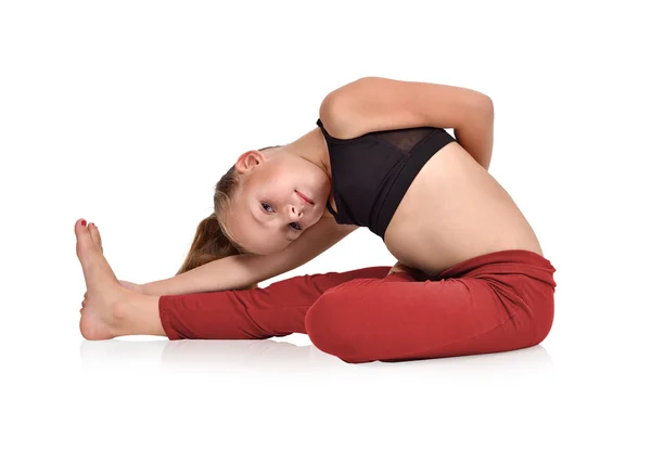 Liten flicka praktisera yoga — Stockfoto