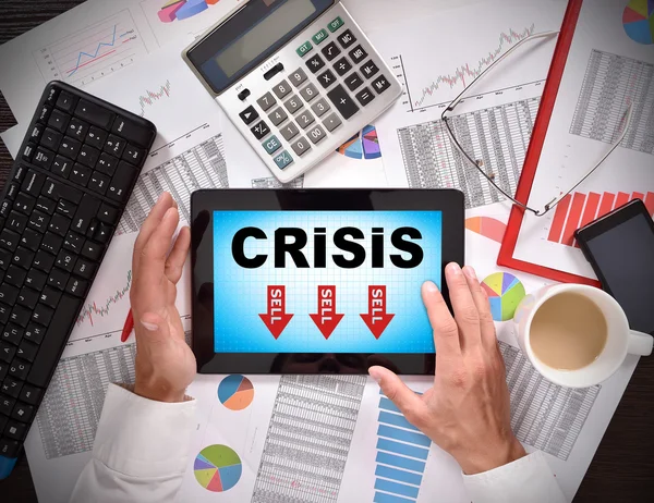 Tableta con concepto de crisis en pantalla — Foto de Stock