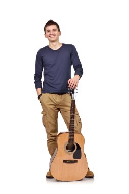 akustik gitar ile adam