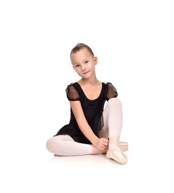 Balerin bale ayakkabı giymiyor