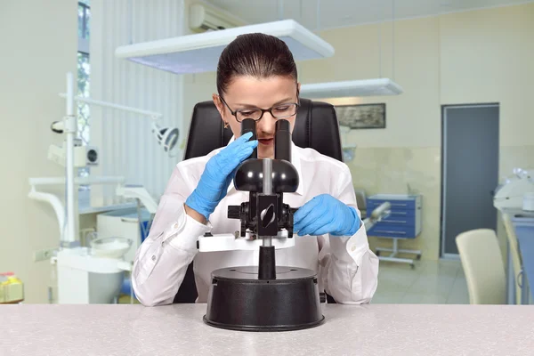 Young female scientist — Stock Photo, Image