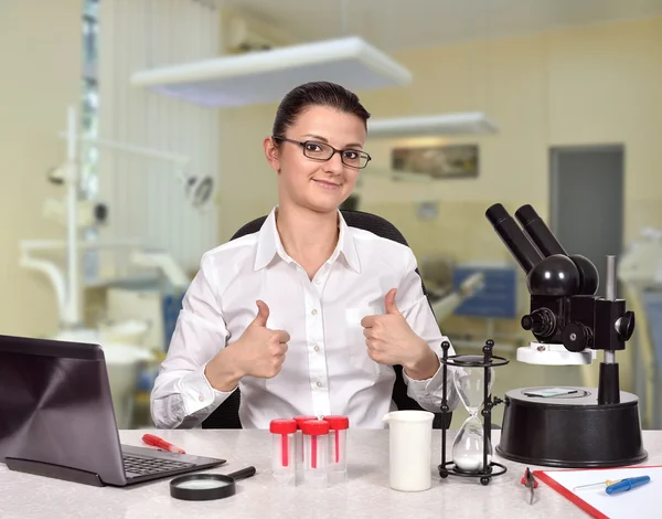 Scientific researcher showing thumb up — Stock Photo, Image
