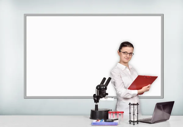 Woman medical or scientific researcher in laboratory — Stock Photo, Image