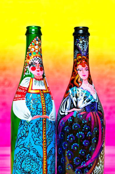 Botellas de vidrio, colores pintados a mano. Arte contemporáneo, piezas de arte —  Fotos de Stock