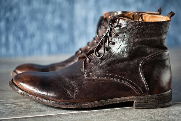 güzel ağır acımasız çizmeler. el yapımı ayakkabı retro tarzı