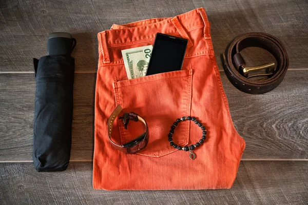 Kläder och accessoarer för män i vardagen — Stockfoto