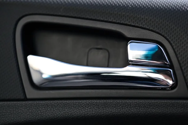 The handle in the car door, the interior detail inside the car — Stock Photo, Image