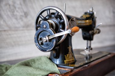 eski el ile dikiş makinesi siyah renkli