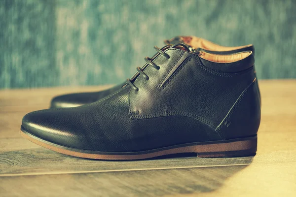 Zapatos de hombre de cuero negro — Foto de Stock