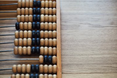 eski abacus vintage ahşap masa üzerinde. boş alan. Metin için yer
