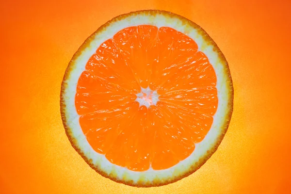 De oranje fruit op een oranje achtergrond — Stockfoto