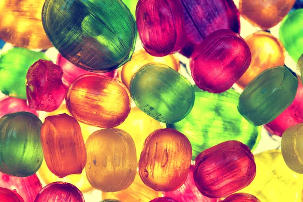 Красочный фон из ярких конфет — стоковое фото