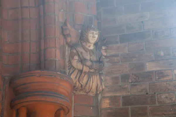 Sculptuur van een engel - detail van de Anglicaanse kerk van St. Andrew in Moskou — Stockfoto