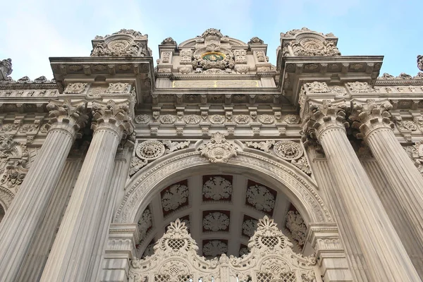 Vista Porta Sultão Saltanat Kaps Palácio Dolmabahce Istambul Turquia — Fotografia de Stock