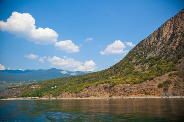 Black sea, mountains, blue sky. Crimea — Φωτογραφία Αρχείου
