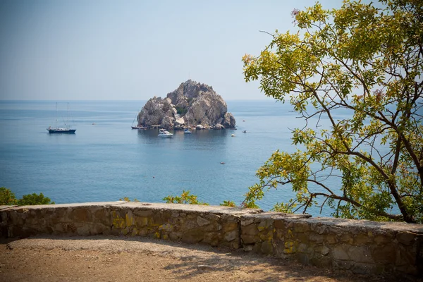 Adalary rocks in the Black Sea, Crimea, Gursuf — Stockfoto