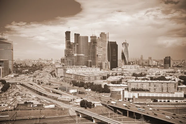 Vy över Moskva och ett business center Moskva-city. Foto tonade i sepia — Stockfoto
